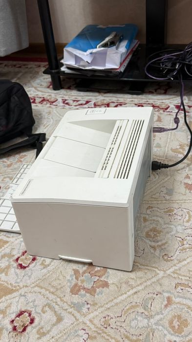 Принтер белого цвета