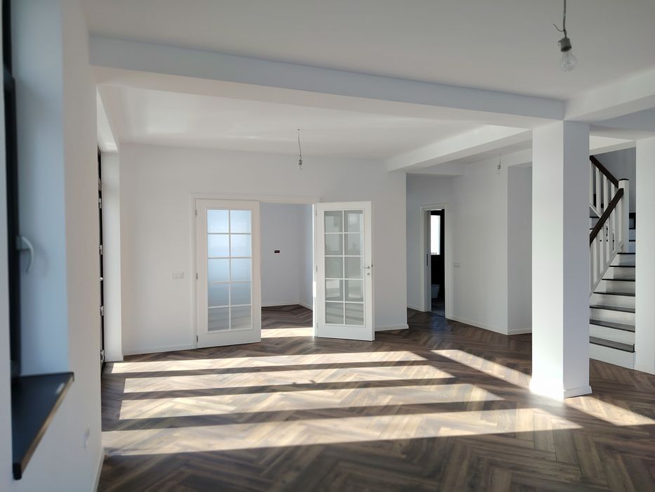 Casă modernă Bârnova / construcție solidă cadre / finisaje peste medie