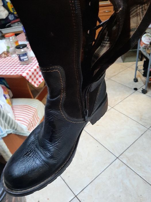 Vând cizme de dama din piele întoarsă cu piele