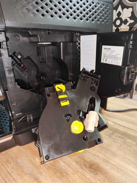 Гаранционен! Кафеавтомат Philips EP3241/50 LatteGo + подарък