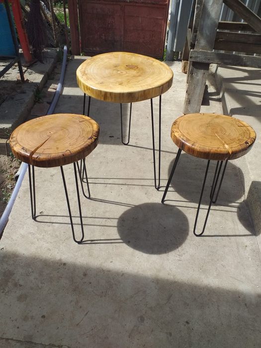 Masa si scaune din lemn cu picioare metalice