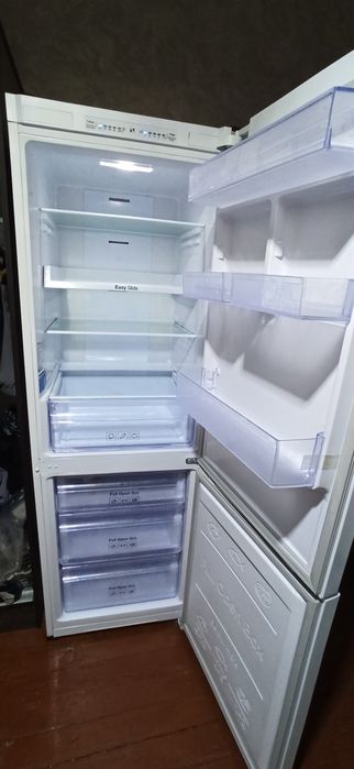 Продается холодильник Samsung