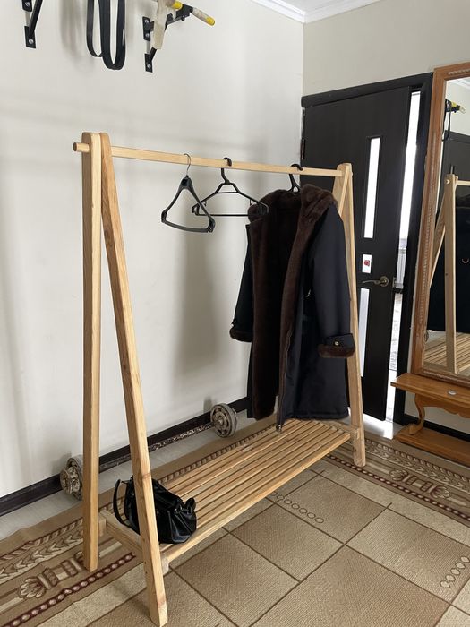 Напольная вешалка для одежды