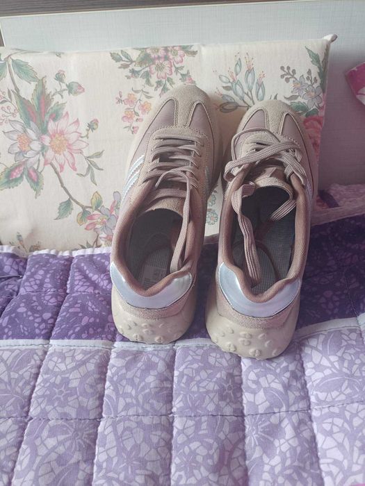 Дамски маратонки,номер 39,цвят екрю,нови