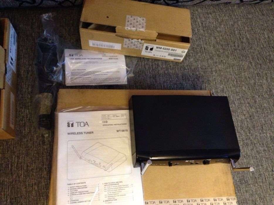 Toa Wireless Tuner WT 5810 + 2 x Microfon Toa WM 5220
