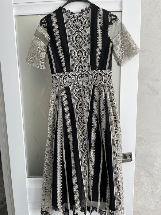 Нарядная Платье