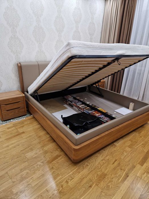 Кровать с тумбочками