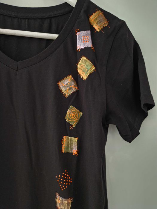 Tunică neagră cu elemente pictate manual