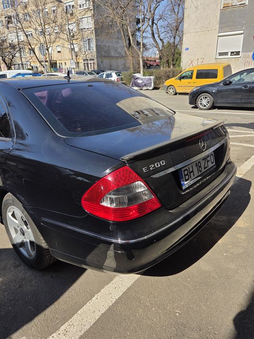 Vând mercedes E200 2006  motor 2.2foarte bine întreținut 231.000 km