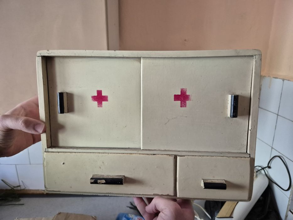 Ретро аптечка +вендузи