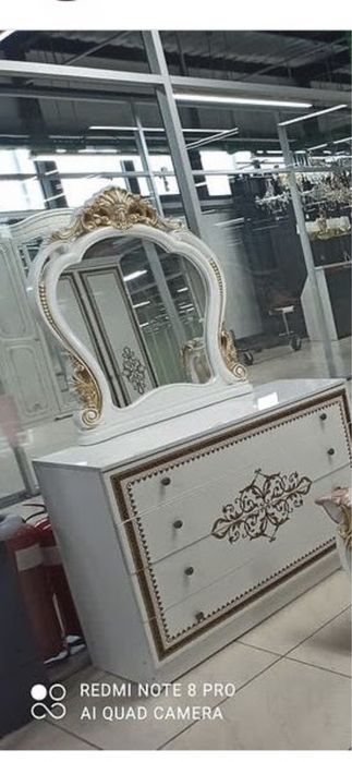 Комод и зеркало