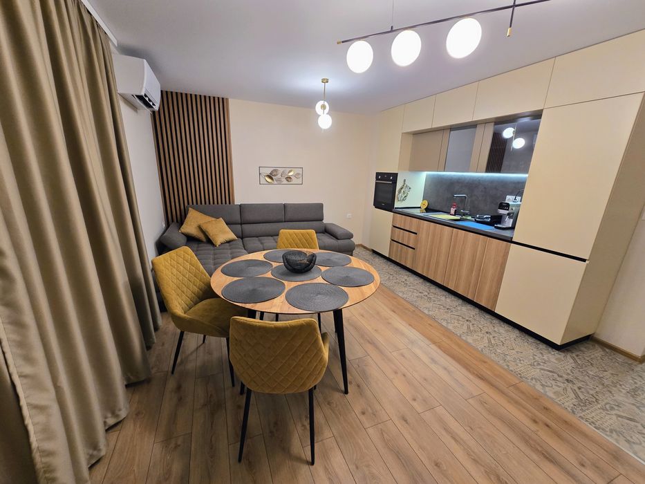 Под наем нов двустаен, Гранд мол