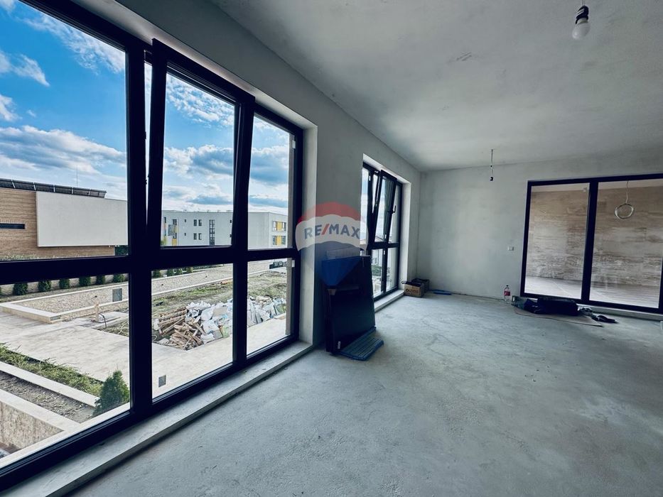 Продава се Тристаен апартамент в Варна, Бриз - 150 кв.м за 2160 €/кв.м - Снимка #8