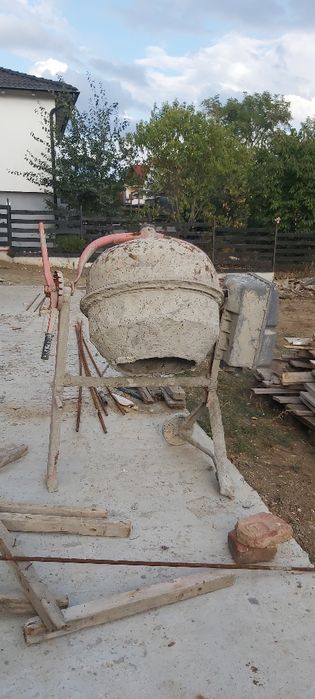 Vând betoniera în stare de funcționare