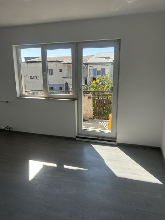 Vand apartament cu 2 camere