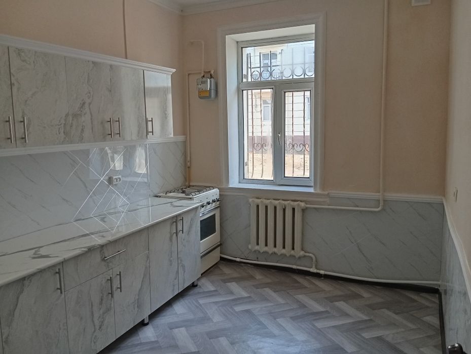 Манеж Салтанат йонида  2 хона уй сотилади