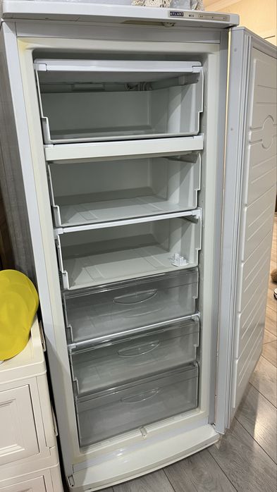 Продам морозильную камеру