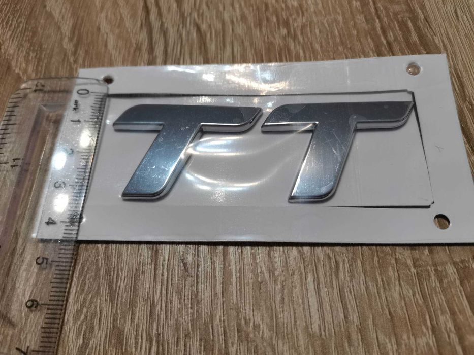 сребристи емблеми надписи Ауди ТТ стар шрифт