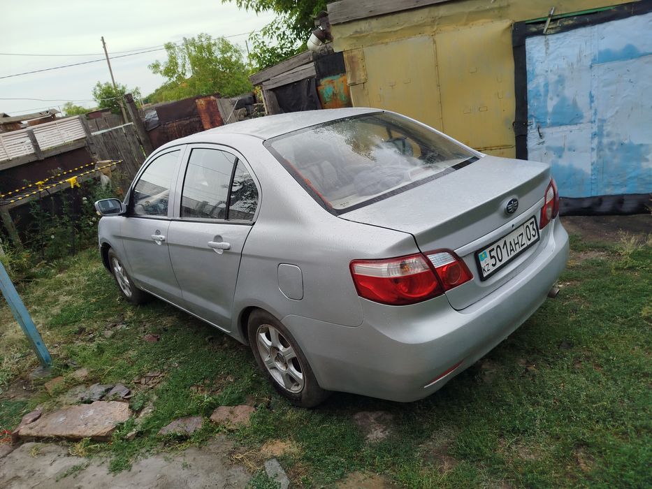 Продаю FAW V5 2012 года