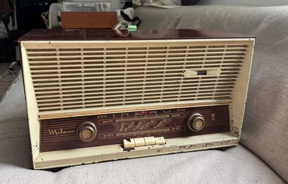 Radio vechi pe lampi Minerva Milano anii 50 60 pentru restaurare