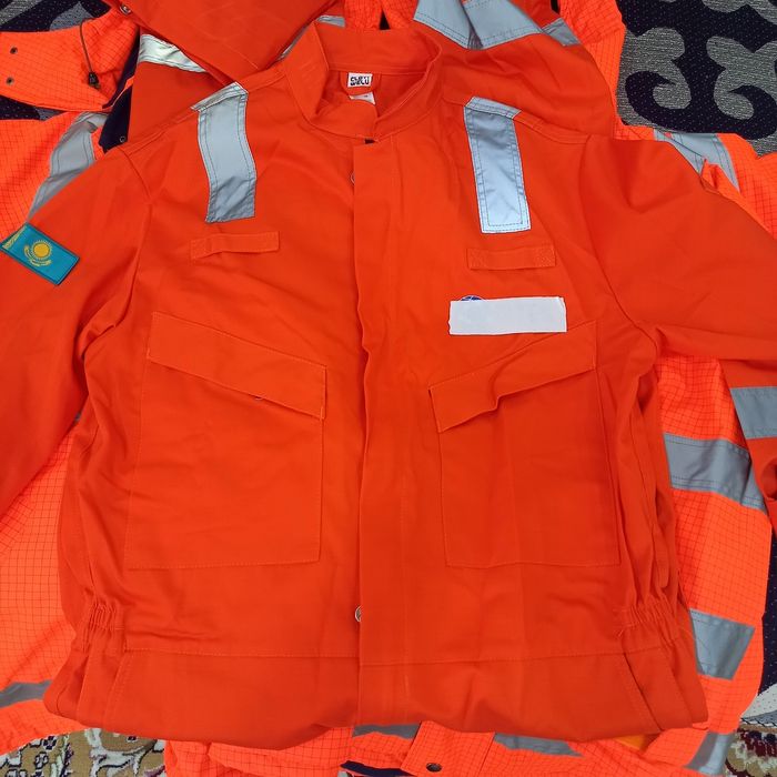 Продаётся огнеупорная спецодежда новая.