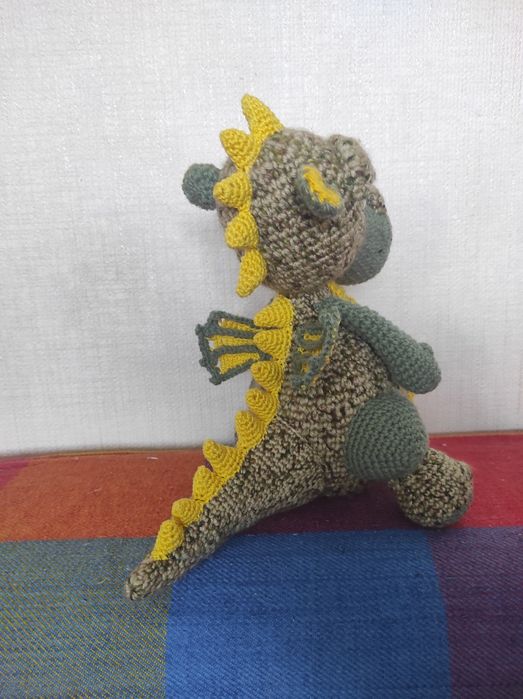 Продам вязаный дракончик