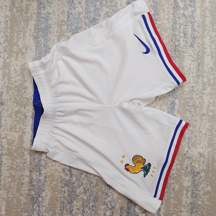 Vând pantaloni scurți pentru fotbal, marca Nike, originali