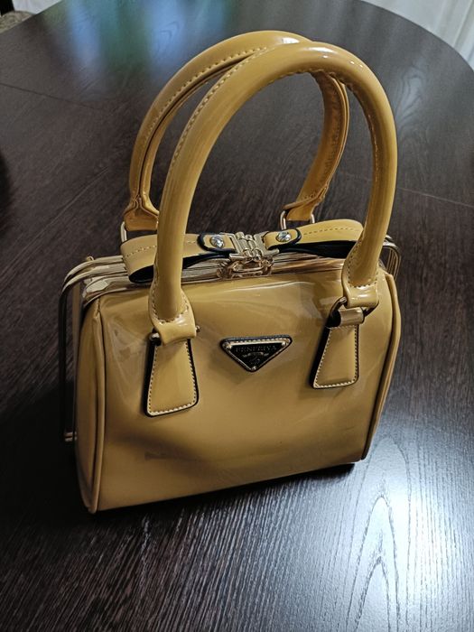 Продам женскую сумочку