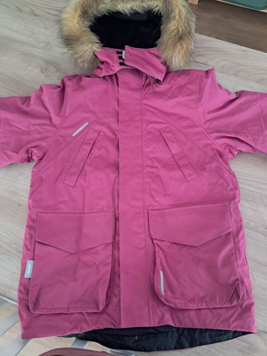 Продам зимний пуховик куртку  на девочку