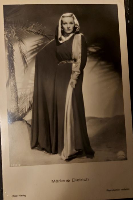 Продавам 52 картички на актриси 1930 до 1950 г.