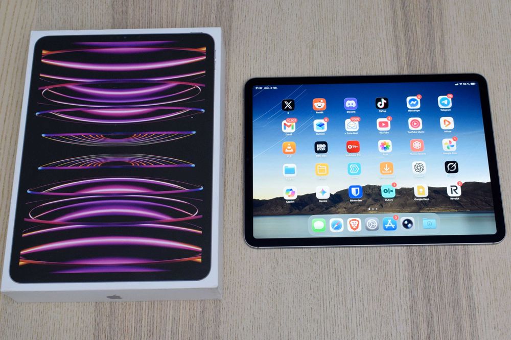 iPad Pro 11" M2 Cellular 5G pachet complet + husa folio Apple