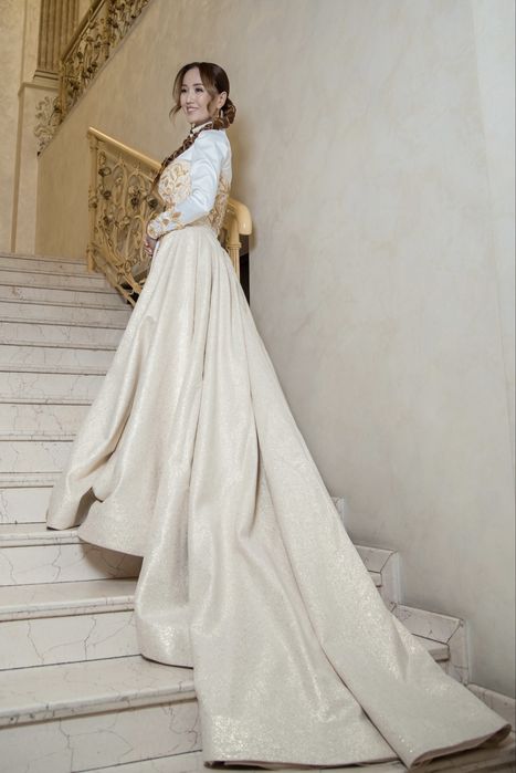 Дизайнерское платье на кыз узату / свадьбу. Съёмный шлейф