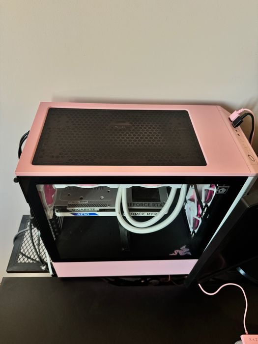 VAND/ SCHIMB PC Gaming White/Pink – RTX 4060, i5 13400F, 32GB DDR5, SSD 1TB (FULL SETUP ARGB)