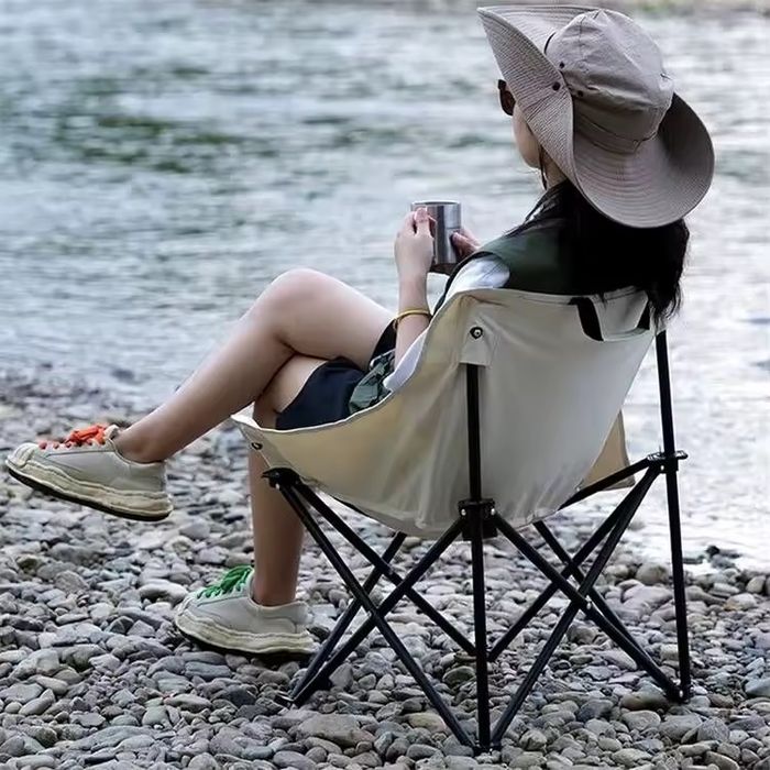 Piknik uchun stol va 4 ta stul va 1 stol to‘plami