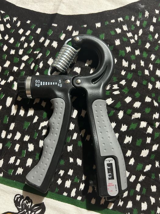 Продавам нов ръчен фитнес уред за захват