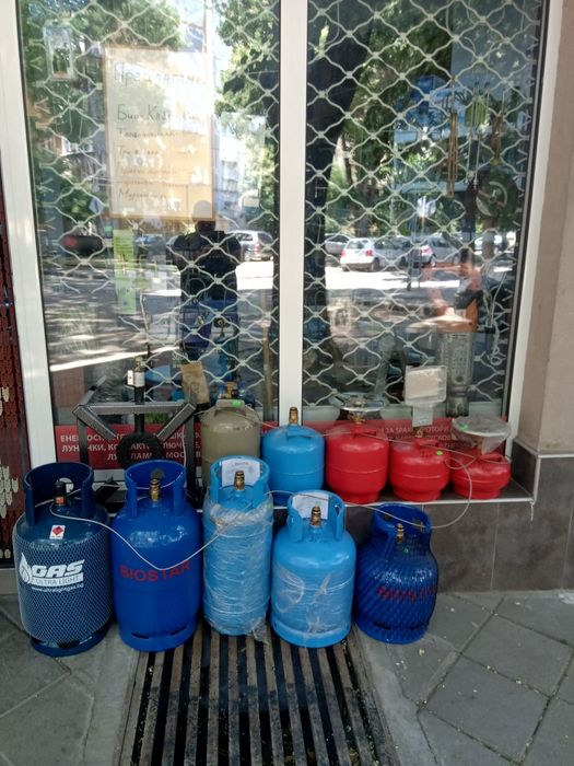 Продавам газови бутилки туристически и за бита.