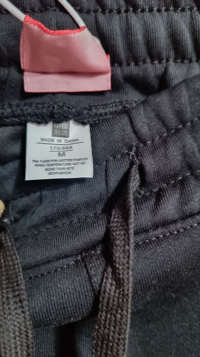 Vând pantaloni Nike,noi, mărimile M,L.