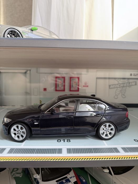Колекционерски модел BMW E90 330i Kyosho 1:18