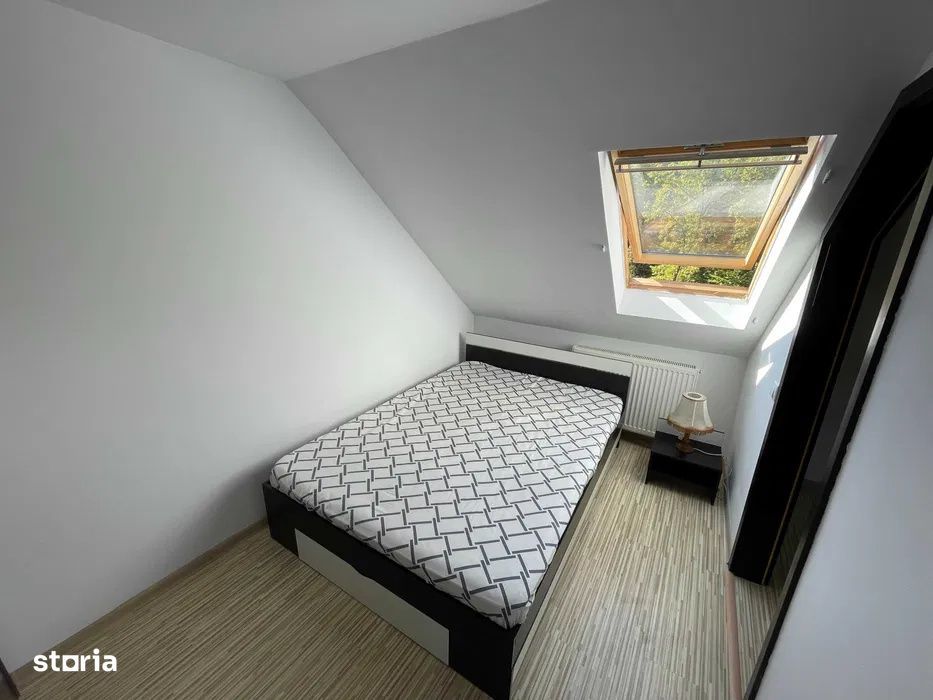 Apartament de vanzare pe doua niveluri 3 camere 61 mp zona Manastur Ed