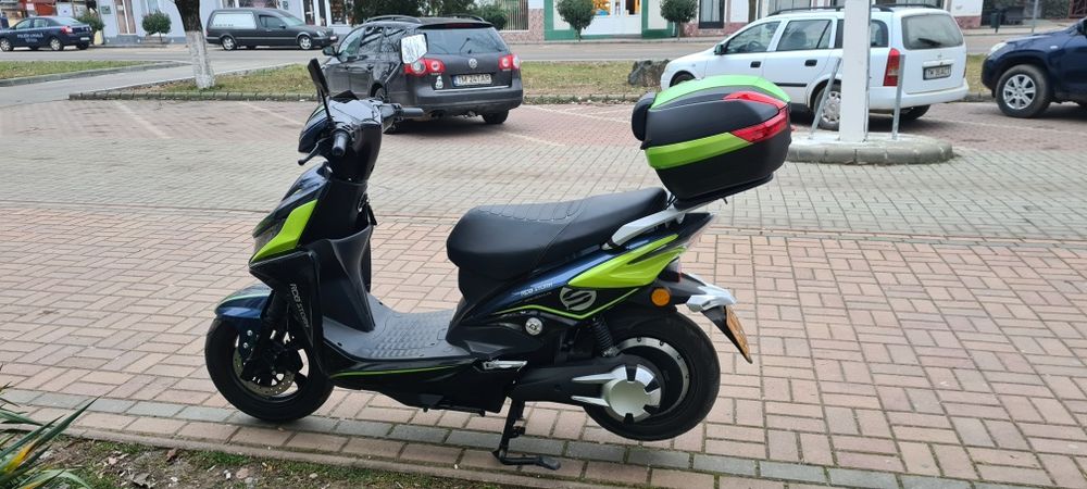 Vînd scuter electric.fără permis rdb storm..