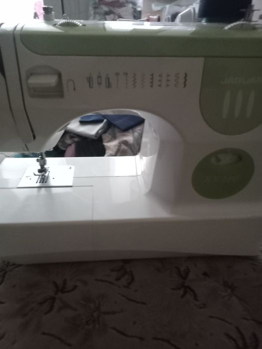 Продам швейную машинку