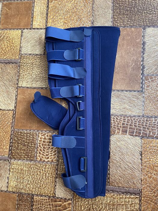 Наколленик с металлическими шарнирами