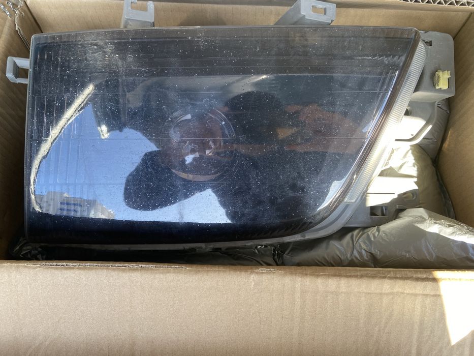 Продам фару на Субару Форестер