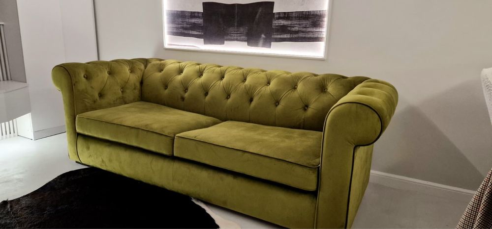 Canapea chesterfield