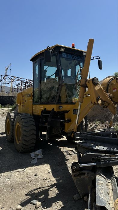Автогрейдер GR 215