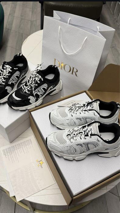 Стильние кроссовки