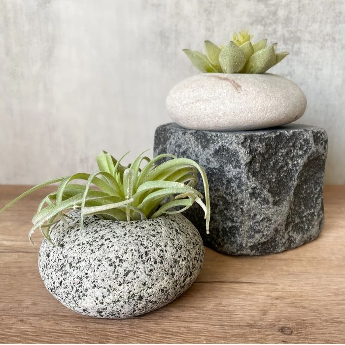 Свещници и украса от естествен камък