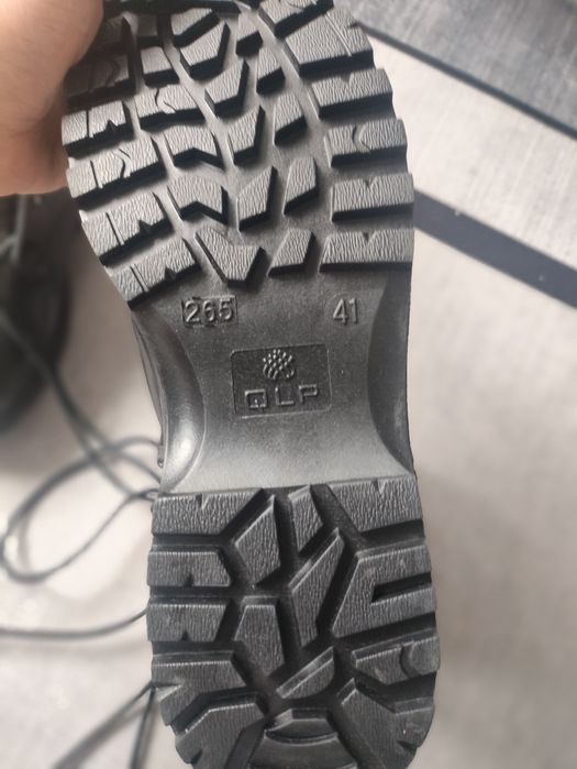 Продам зимние берцы новые