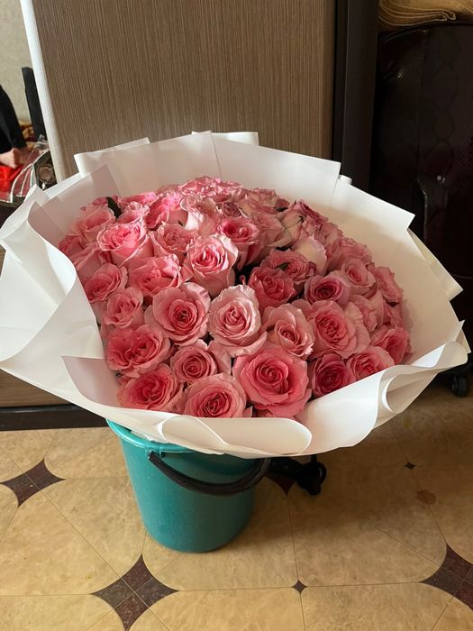 51 роза с оформлением 25000 торг есть