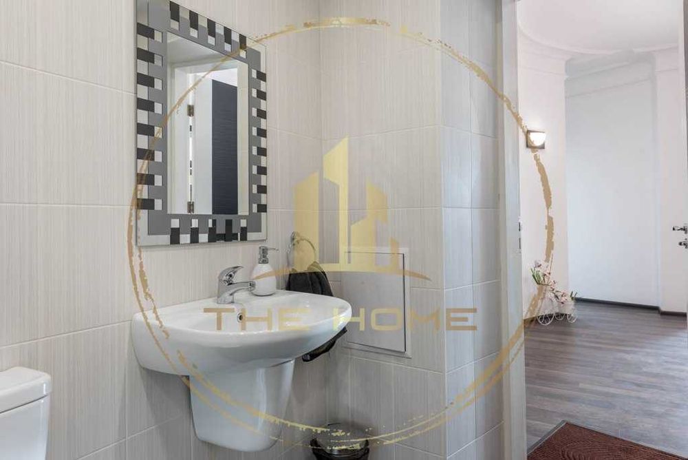 Дава се под наем Тристаен апартамент в Варна, Център - 100 кв.м за 900 € - Снимка #14